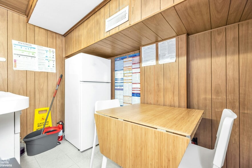 More Photos Of 20 E 9th St, New York Apartments For Sale