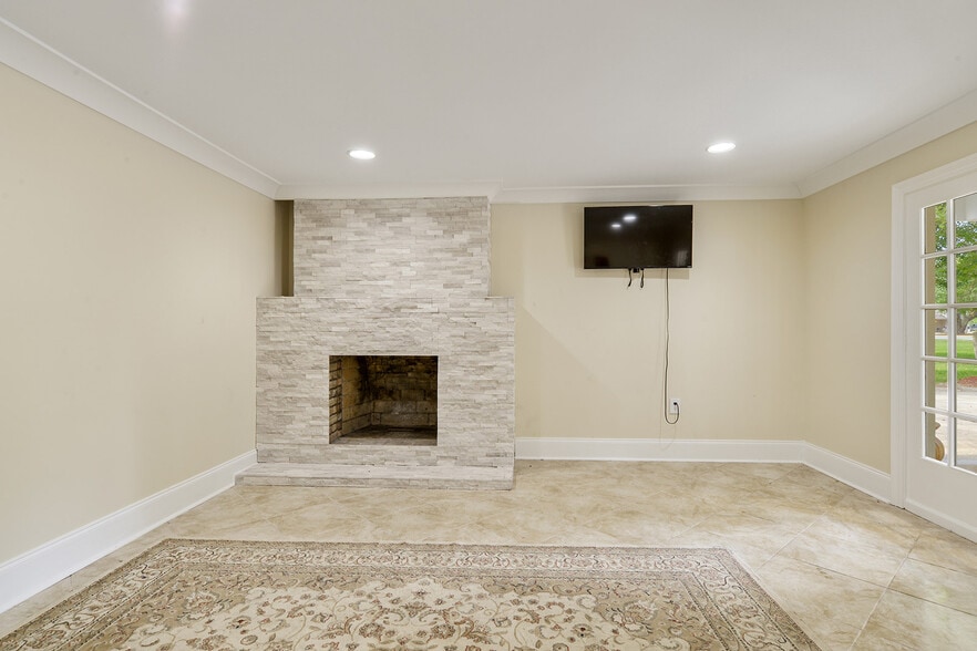 More Photos Of 7450 Antioch Rd, Baton Rouge Office For Sale