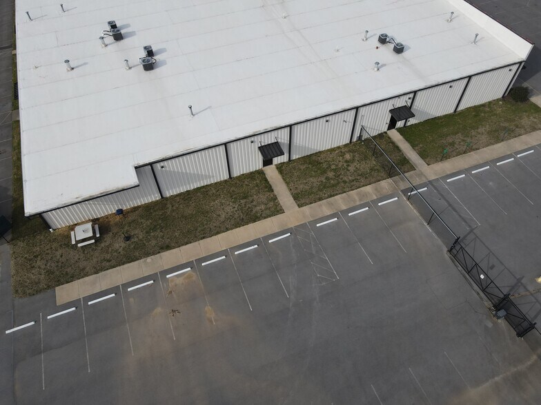 More Photos Of 1749 US-19E, Elizabethton Flex For Sale