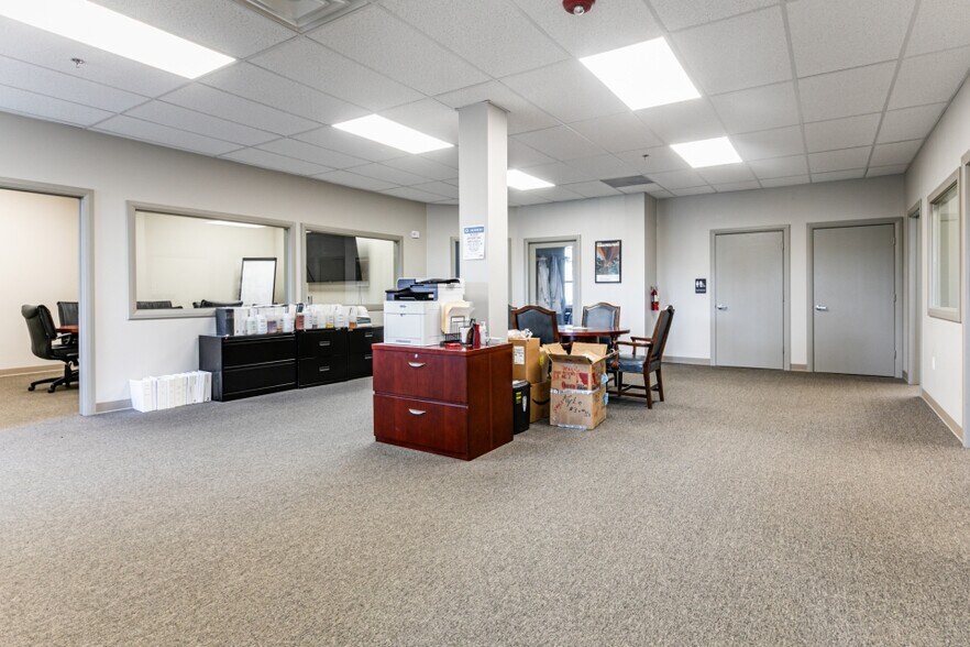 More Photos Of 4175 Forestdale Dr, Park City Loft Creative Space For Lease