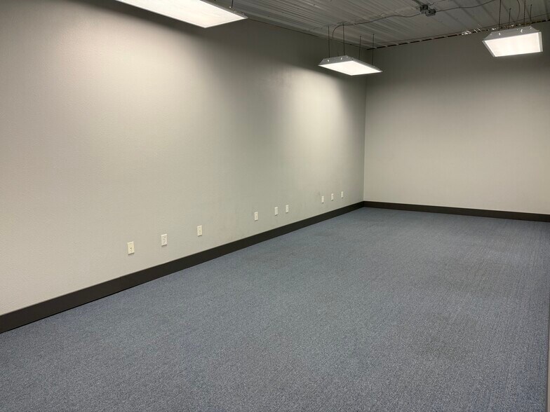 More Photos Of 223 N Seymour St, Fond Du Lac Manufacturing For Lease