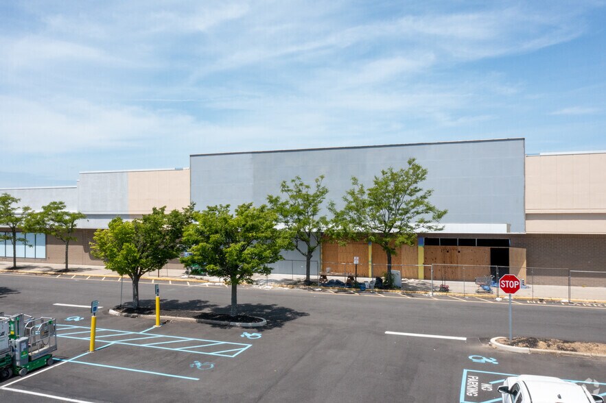 More Photos Of 5147-5151 Sunrise Hwy, Bohemia General Retail For Lease