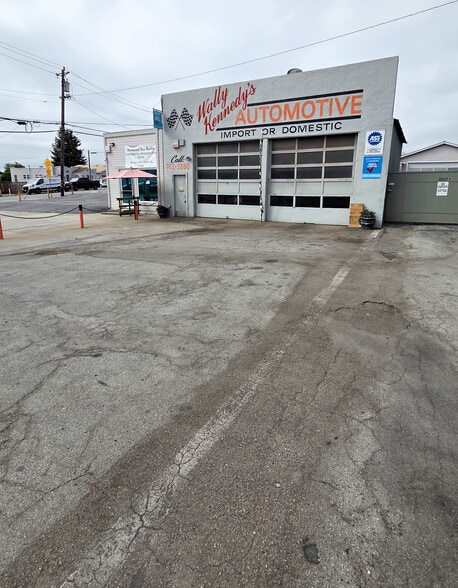 More Photos Of 2001 Freedom Blvd, Freedom Auto Dealership For Sale