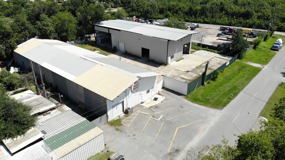 More Photos Of 703 Buschong St, Houston Manufacturing For Lease