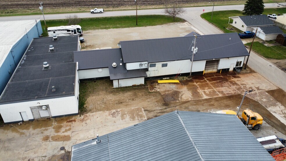 More Photos Of 1315 S 8th St, Clear Lake Industrial For Sale