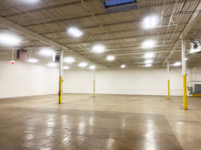 More Photos Of 700 Hilltop Dr, Itasca Warehouse For Lease