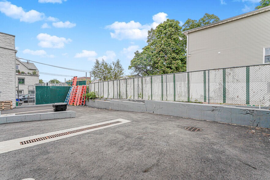 More Photos Of 265 Walker St, Staten Island Storefront Retail Residential For Lease