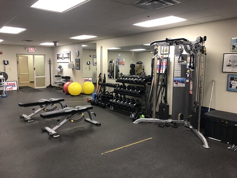 More Photos Of 12500 Reed Hartman Hwy, Cincinnati Office For Lease
