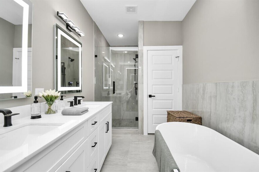 More Photos Of 316 Thornton Rd, Houston Apartments For Sale