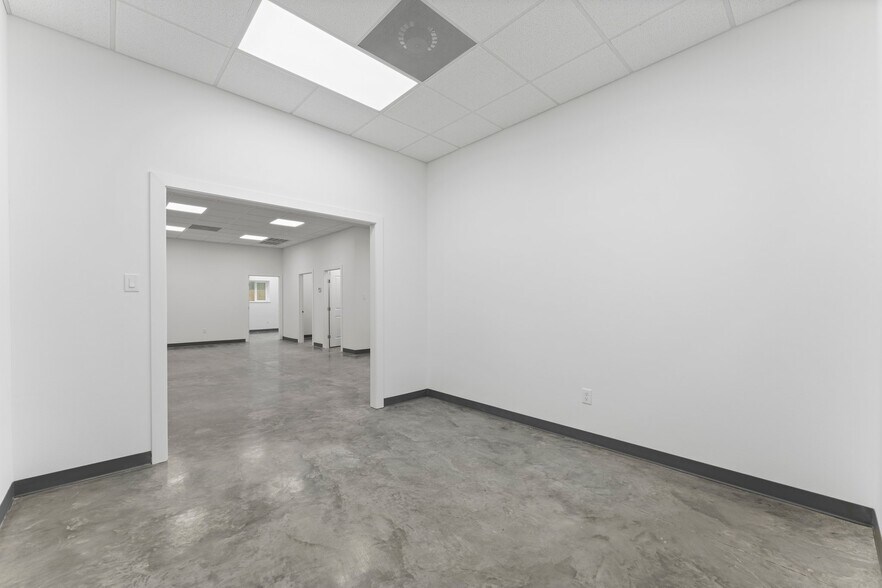 More Photos Of 810 Honea Egypt Rd., Magnolia Flex For Sale