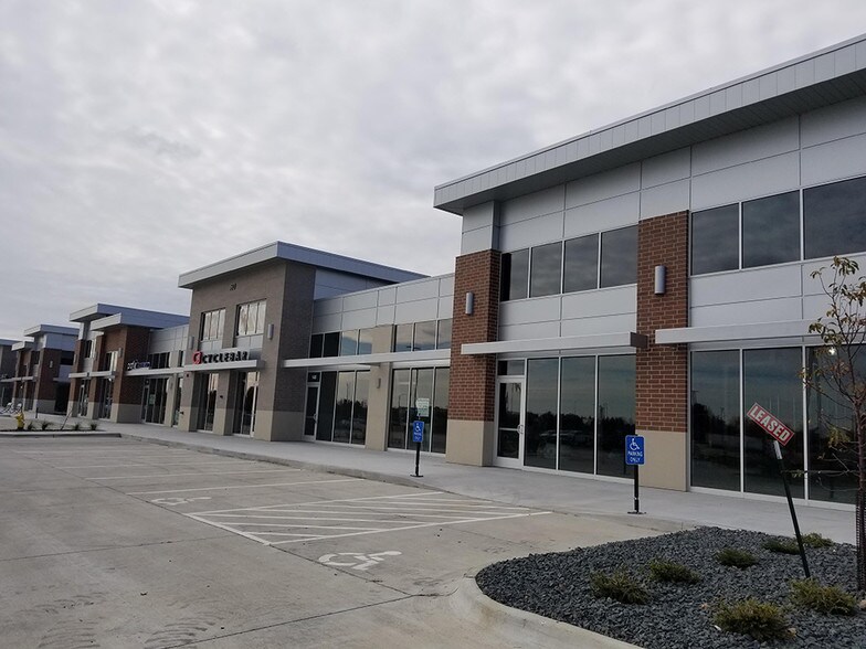 More Photos Of 140 Jordan Creek Pky, West Des Moines Unknown For Lease