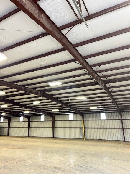 More Photos Of 208 Ricebird Ln, Stuttgart Distribution For Sale