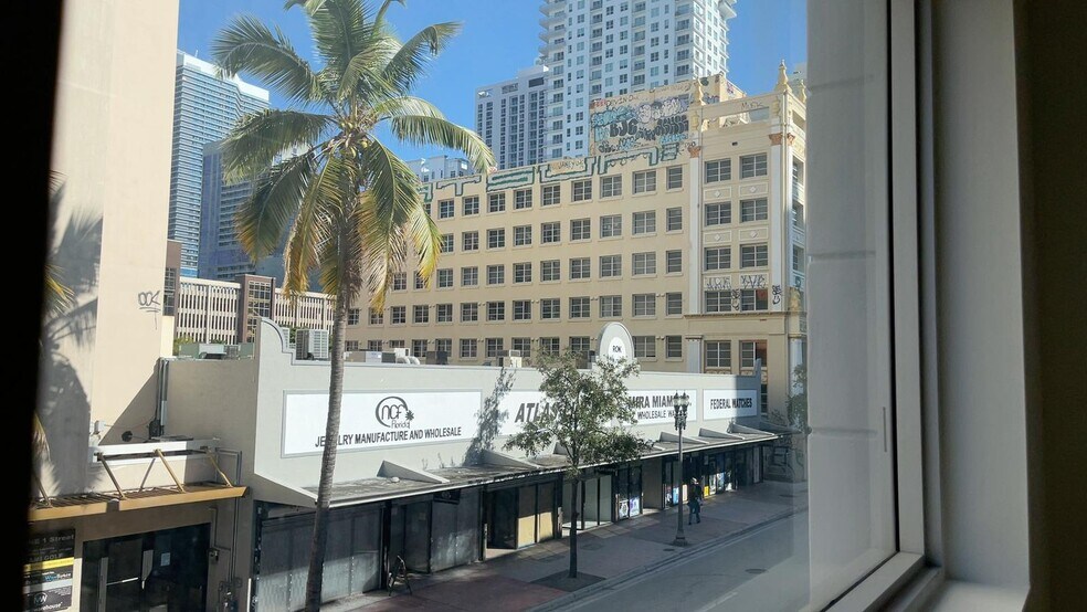 More Photos Of 39 NE 1st Ave, Miami Storefront Retail Office For Lease