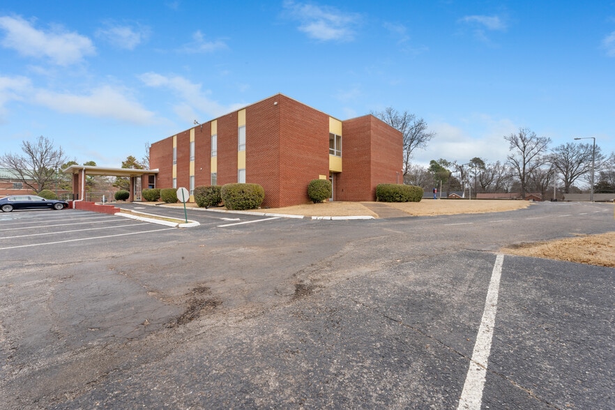 More Photos Of 3411 Covington Pike, Memphis Religious Facility For Sale