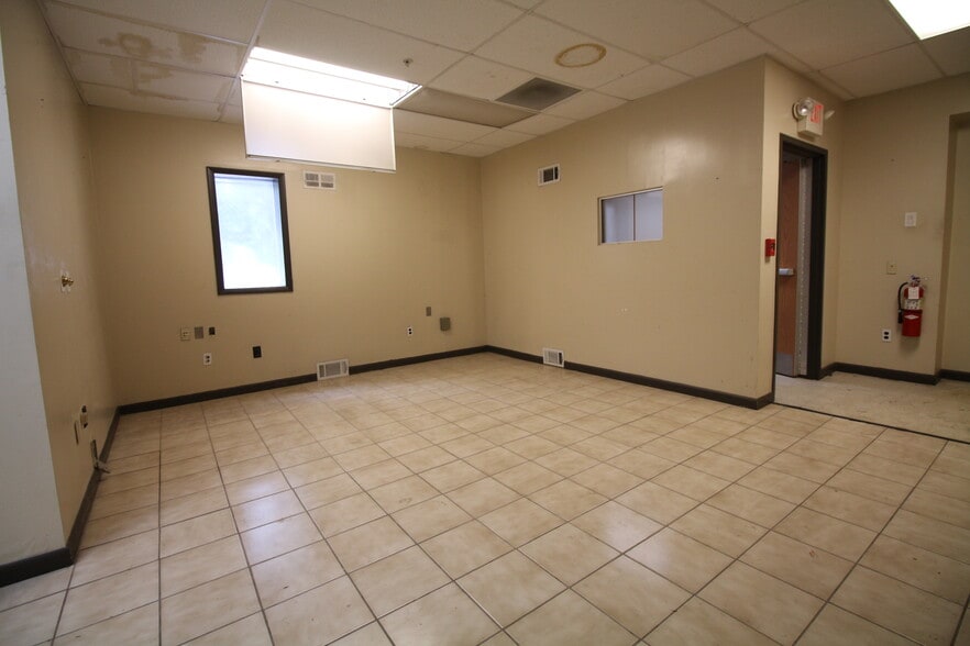 More Photos Of 925 N 8th St, Camden Warehouse For Lease