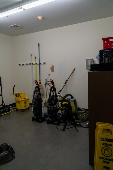 More Photos Of 500 Industrial Dr, Hamilton Industrial For Sale