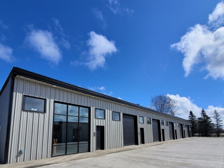 More Photos Of 2975 Heartland Dr, Grand Forks Flex For Lease