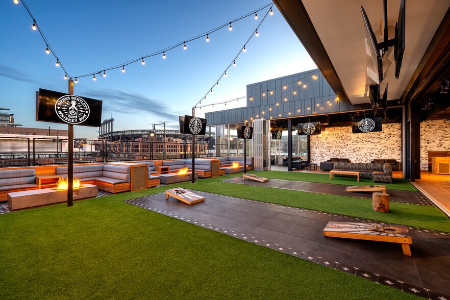 More Photos Of 1942-1946 Market St, Denver Bar For Sale