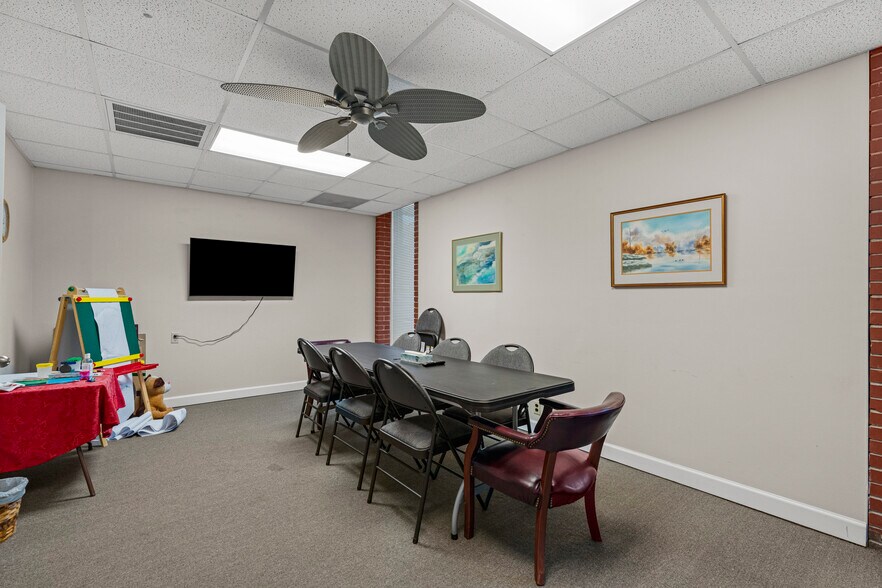 More Photos Of 1661 13th St, Columbus Office Residential For Lease