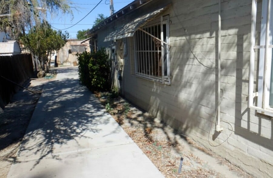More Photos Of 45655 Oasis St, Indio Office For Sale