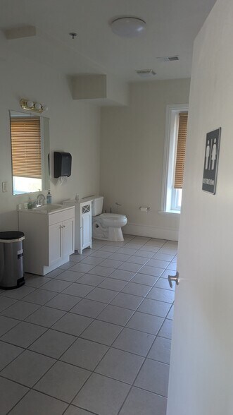 More Photos Of 10 Exchange Pl, West Grove General Retail For Lease