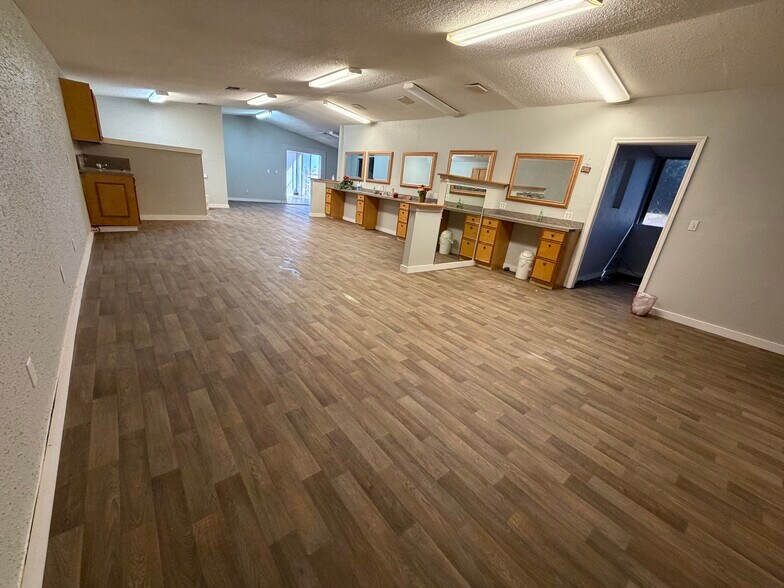 More Photos Of 111 County Road 227, East Bernard Freestanding For Lease