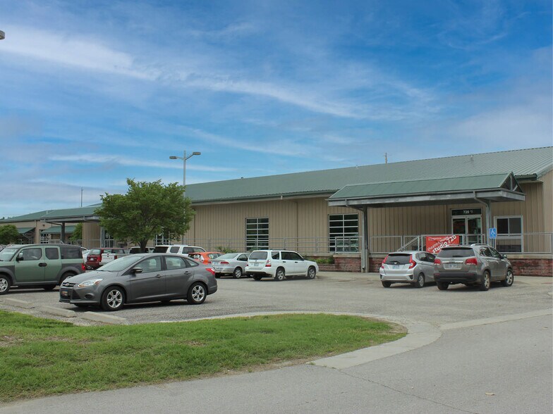 Primary Photo Of 840 Delaware St, Lawrence Warehouse For Lease