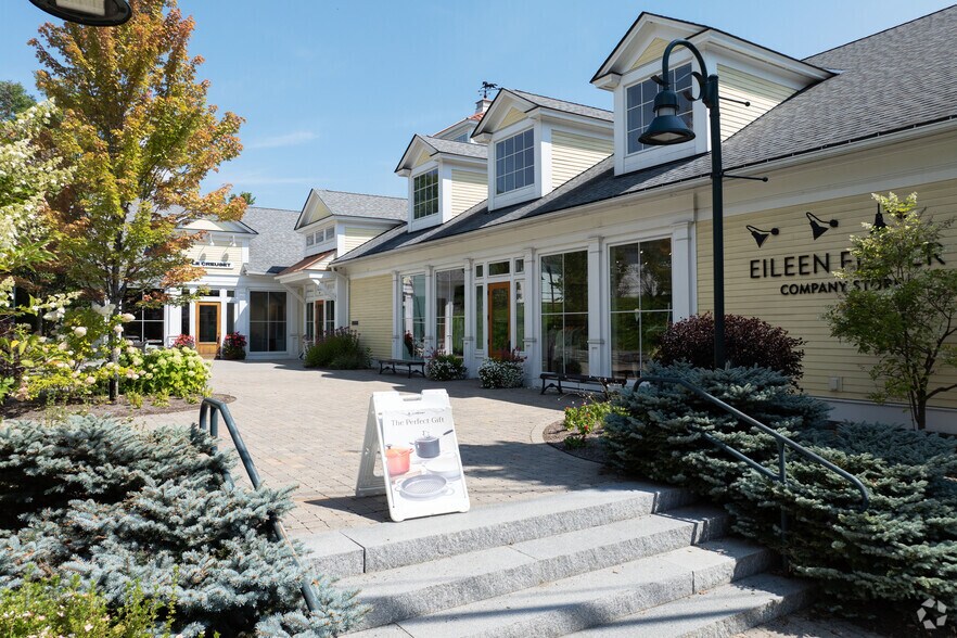 More Photos Of 135 Depot St, Manchester Center General Retail For Lease