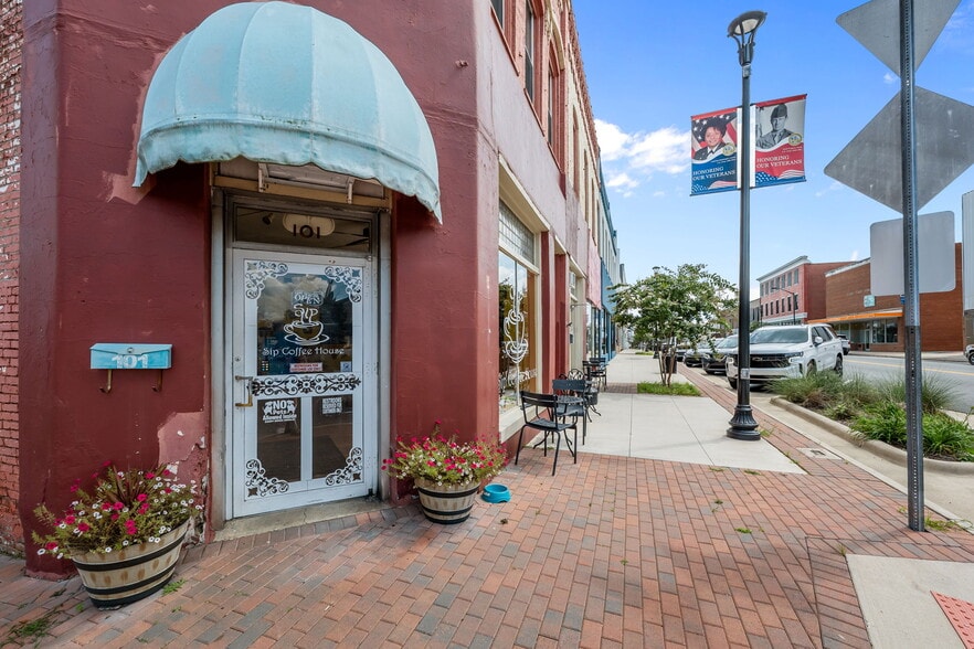 More Photos Of 101-105 S Scales St, Reidsville Storefront Retail Office For Sale