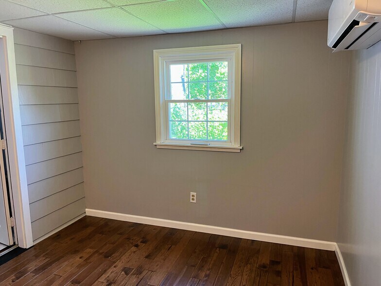 More Photos Of 29 Hartford Ave, Granby Office For Lease