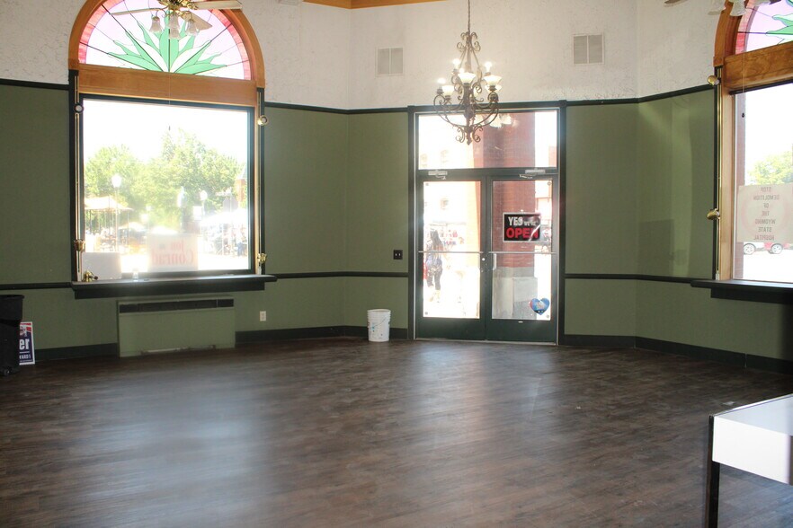 More Photos Of 944 Main St, Evanston Storefront Retail Office For Lease
