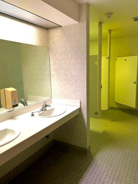 More Photos Of 2378 Wilshire Blvd, Mound Warehouse For Lease