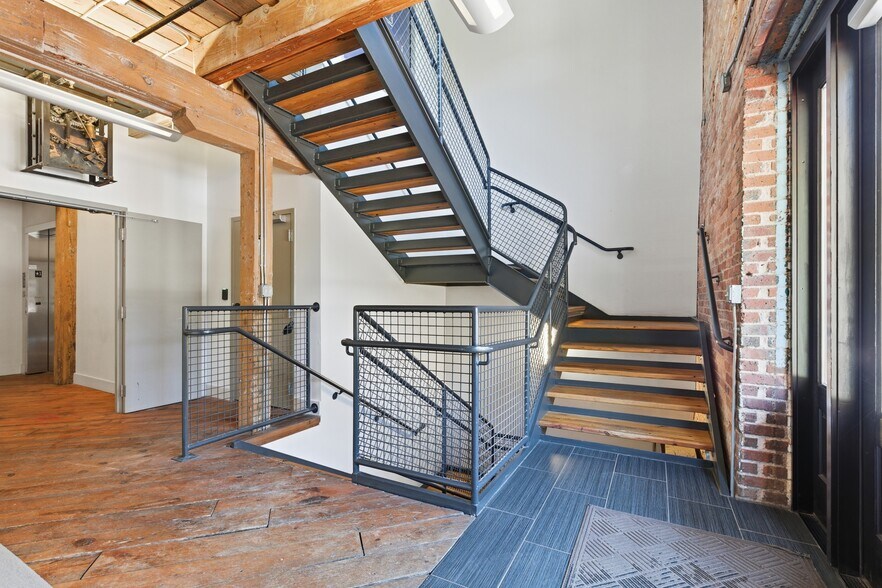 More Photos Of 508 Rhett St, Greenville Office For Lease