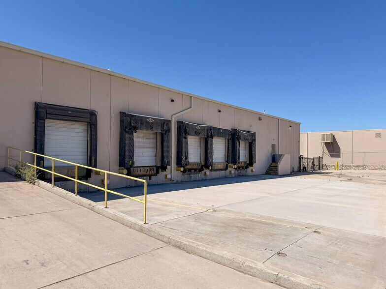 More Photos Of 10841 Pellicano Dr, El Paso Distribution For Lease