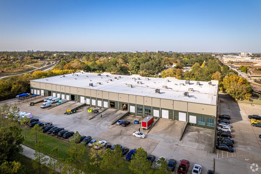More Photos Of 707 N Shepherd Dr, Houston Warehouse For Lease
