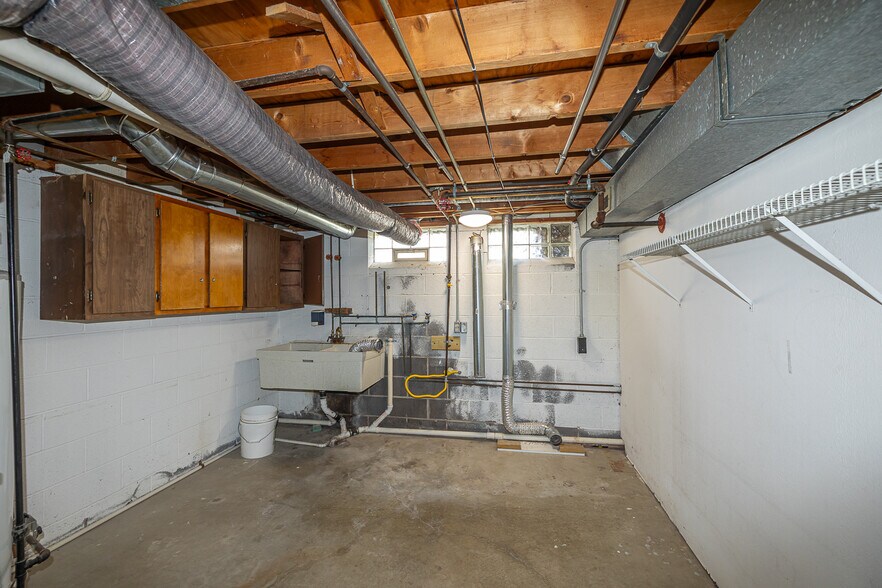 More Photos Of 7997 Wesley Dr, Strongsville Apartments For Sale