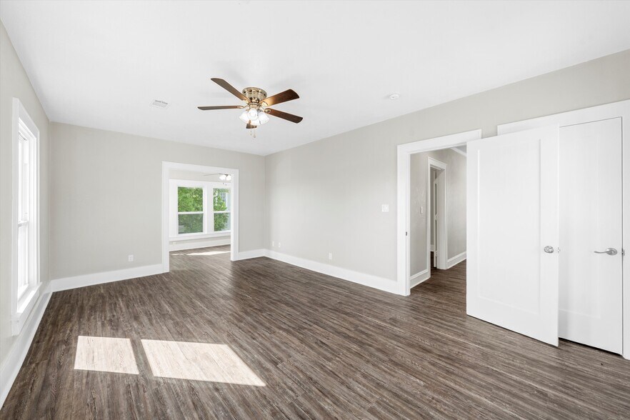 More Photos Of 1314 N 15th St, Waco General Retail For Sale