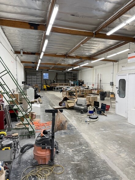 More Photos Of 8585-8589 Canoga Ave, Canoga Park Service For Lease