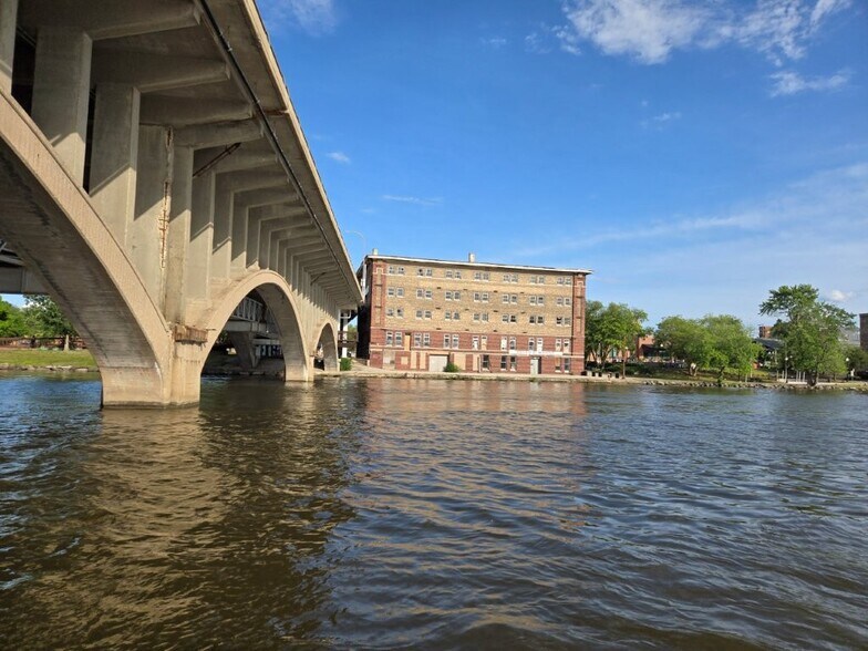 Primary Photo Of 220 N Water St, Rockford Flex For Sale