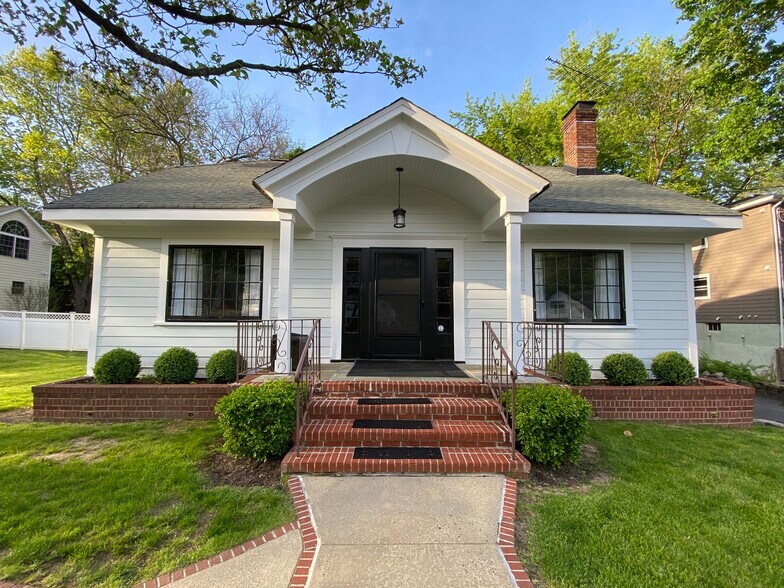 More Photos Of 27 Mine Mount Rd, Bernardsville Freestanding For Lease