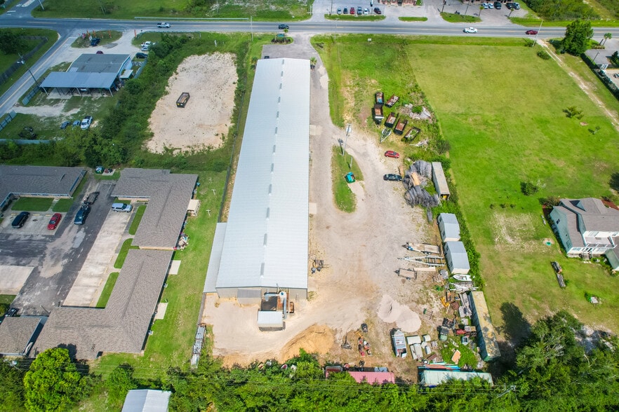 More Photos Of 2325 Transmitter Rd, Panama City Warehouse For Lease