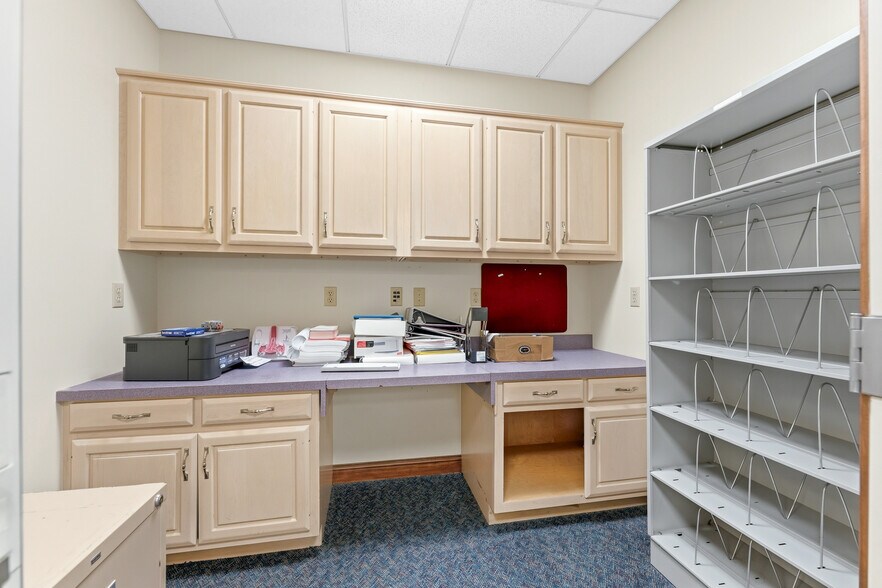 More Photos Of 1703 Locust Ave, Fairmont Medical For Sale