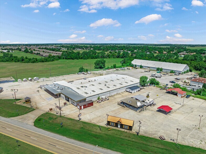 More Photos Of 1515 E Main St, Yukon Industrial For Sale
