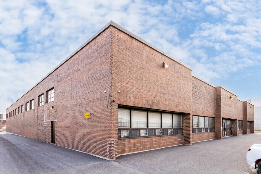 More Photos Of 4475 Rue Garand, Montréal Warehouse For Lease