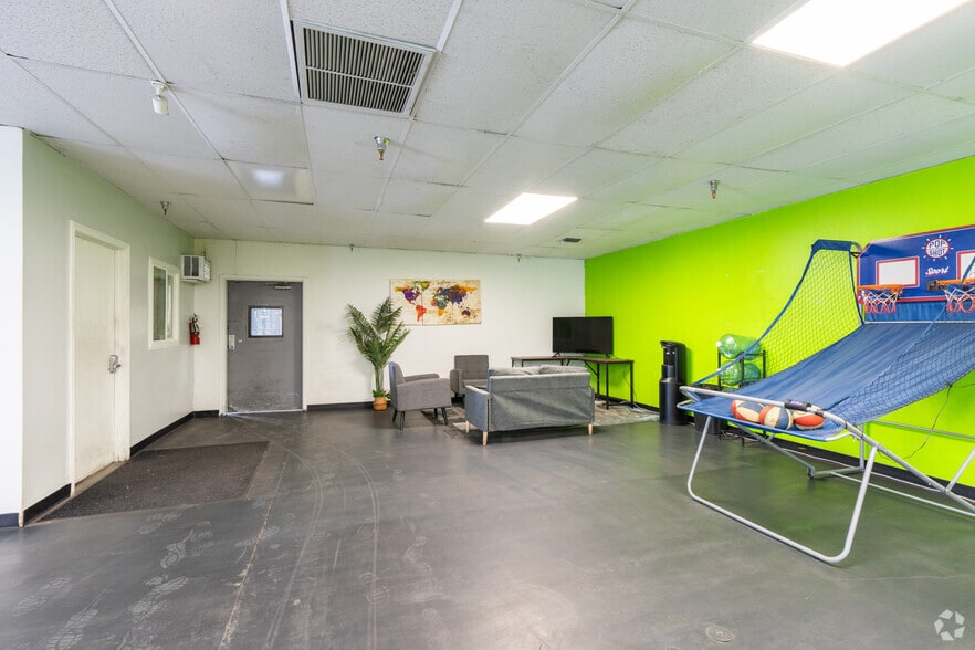 More Photos Of 1931 G St, Fresno Warehouse For Lease