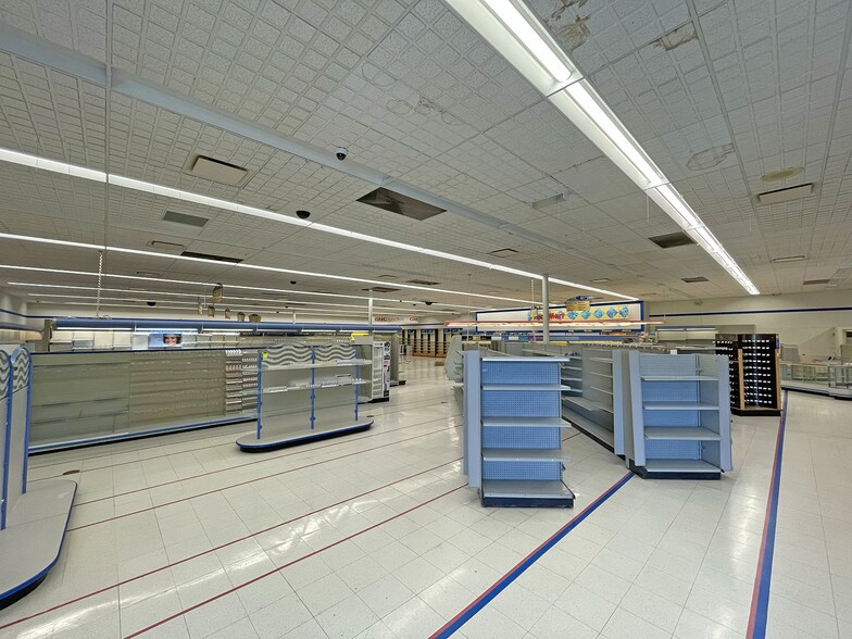 More Photos Of 1401 W Main St, Lowell Freestanding For Sale