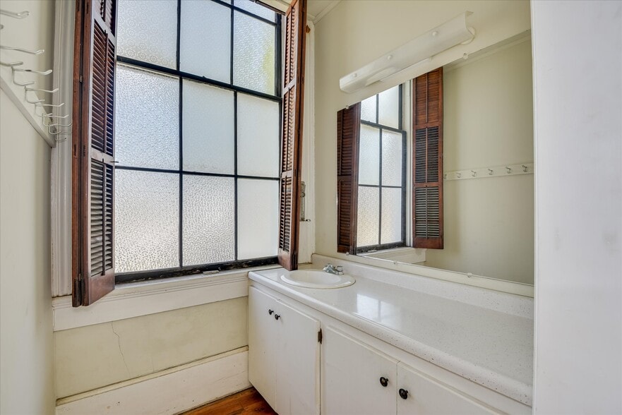 More Photos Of 205 E Liberty St, Washington Religious Facility For Sale