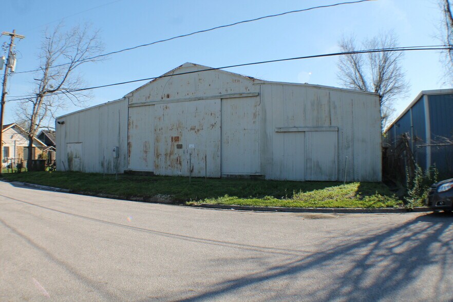 More Photos Of 5517 Dorbrandt St, Houston Warehouse For Lease