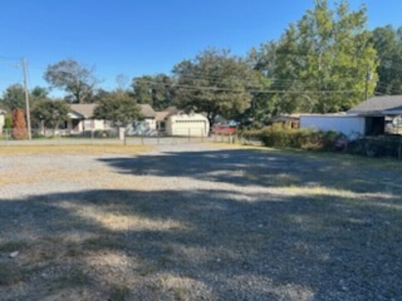 More Photos Of 6709 Wayne Dr, North Little Rock Service For Lease