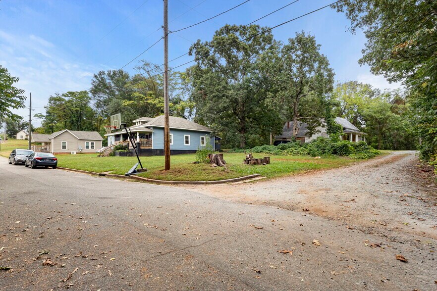 More Photos Of 229 W Liberty St, Forest City Apartments For Sale